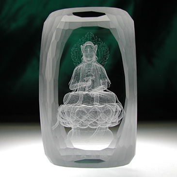 仏像の３Ｄクリスタルです。