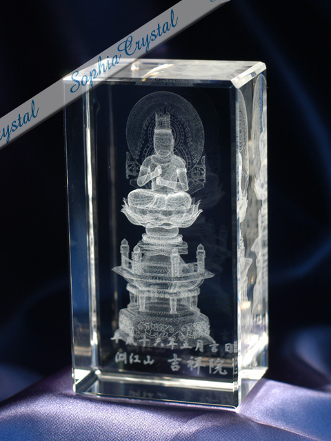 フルオーダー別注　仏像の３Ｄクリスタルです。