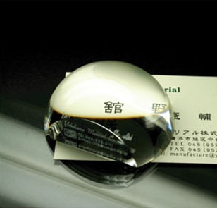 レンズ型(ルーペ2カット)の卒業記念品です。|小ロットにも対応可能!