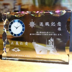コンパスマーク・波マークを入れた海上保安庁の退官記念品｜海上保安庁の巡視船・コンパスマーク・波マークを入れた退職・退官・在職記念品専用デザインにて作成致します。｜海保-DT-16｜海上保安庁記念品｜記念品.com